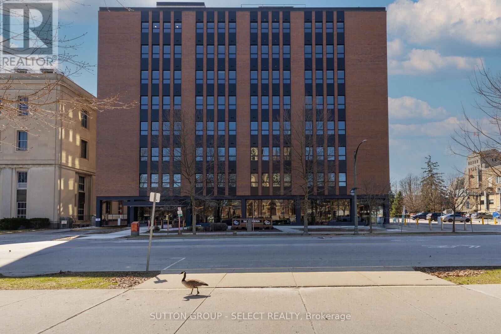 Property Photo:  195 Dufferin Avenue 213  ON N6K 1K7 