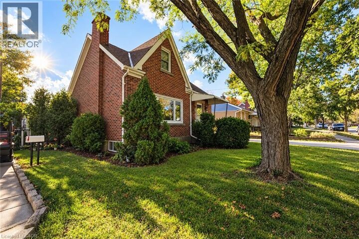 Property Photo:  11 Crestwood Avenue  ON N2H 4K6 