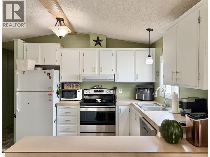 Property Photo:  770 Eleventh Avenue 83  BC V2G 2M4 
