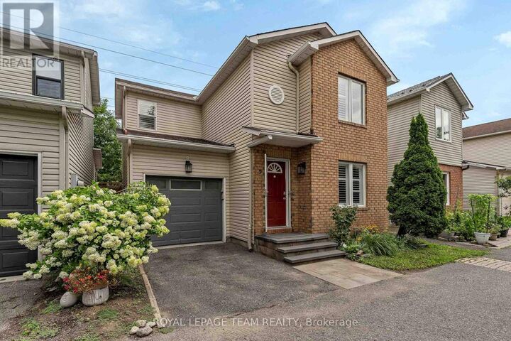 Property Photo: 583 Tweedsmuir Avenue 9 ON K1Z 5P4