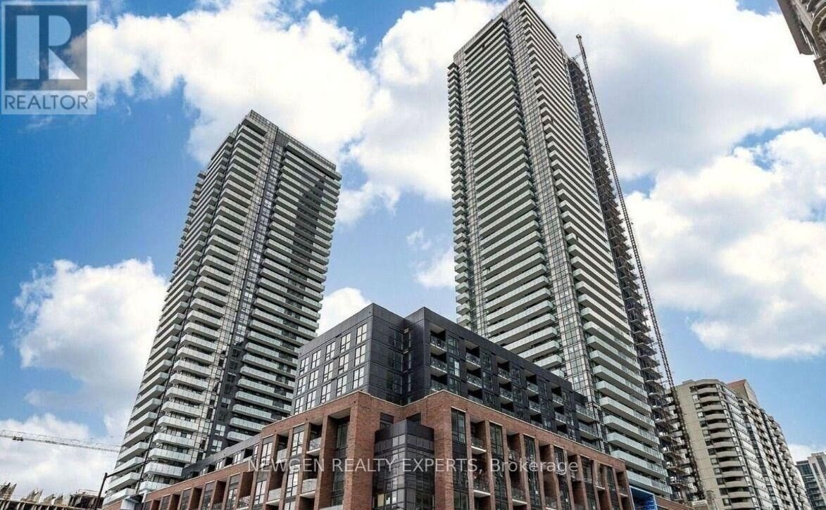Property Photo:  430 Square One Drive 3504  ON L5B 0L6 