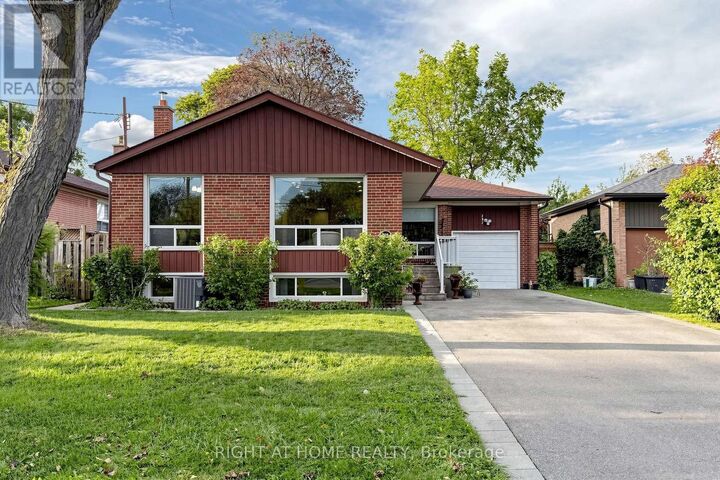 Property Photo:  202 Waterloo Avenue  ON M3H 3Z2 