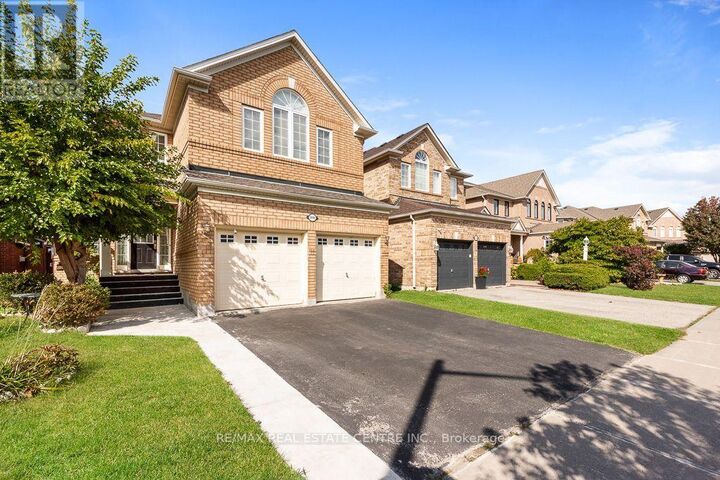 Property Photo:  3696 Waterfall Crescent  ON L5N 8G8 
