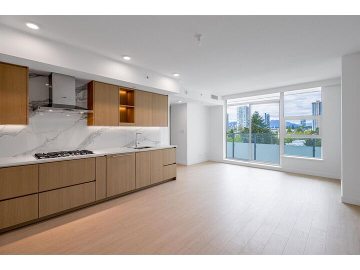Property Photo: 13768 100 Avenue 909 BC V3T 0V2