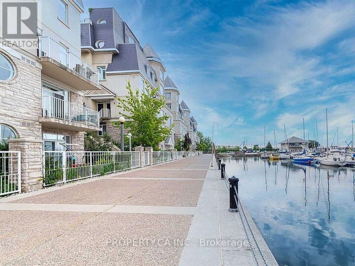 Property Photo:  28 Stadium Road 178  ON M5V 3P4 