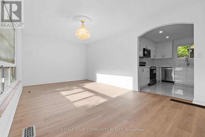 Property Photo:  2 Lisburn Crescent  ON M2J 2Z5 
