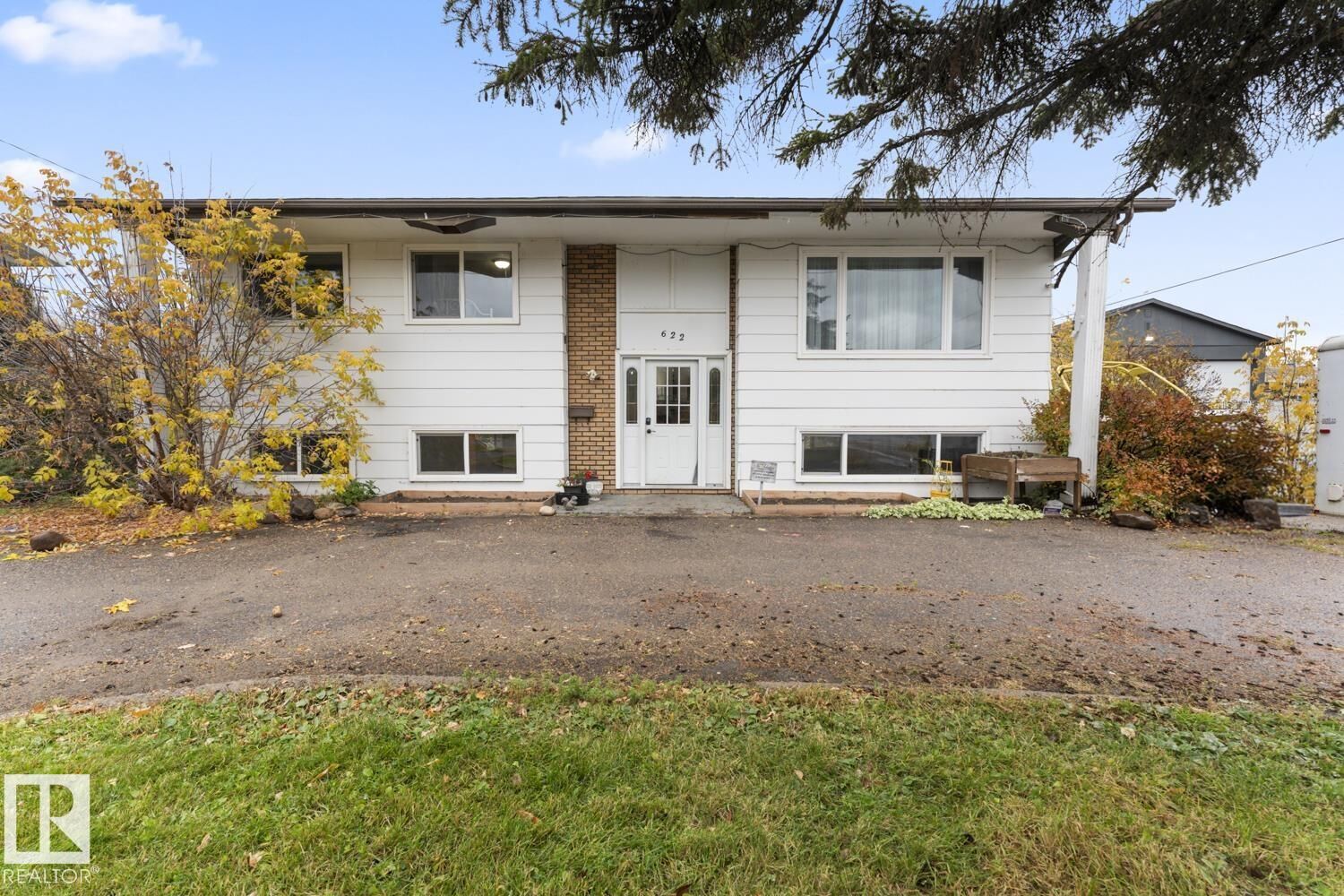 Property Photo:  622 13 Street  AB T9M 1B2 
