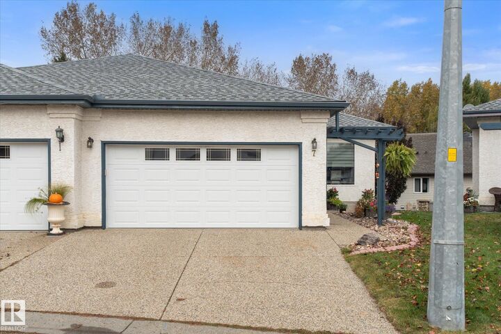 Property Photo: 7 Linkside Pl AB T7X 3C5