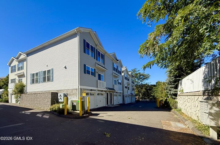 Property Photo:  35 Terrace Place 2  CT 06902 