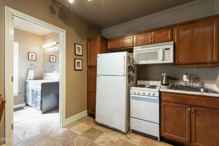 Property Photo: 604 3rd Street ND 58501