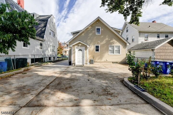 Property Photo: 814 Kilsyth Rd NJ 07208