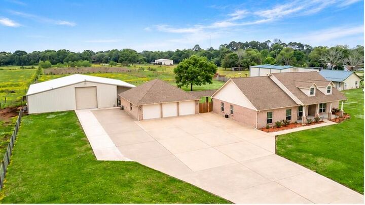 Property Photo:  2224 County Road 660B  TX 77534 