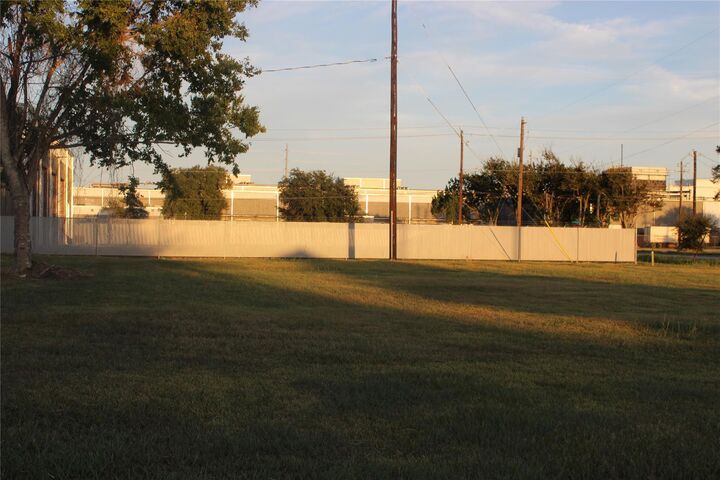 Property Photo:  514 N 1st Street  TX 77571 