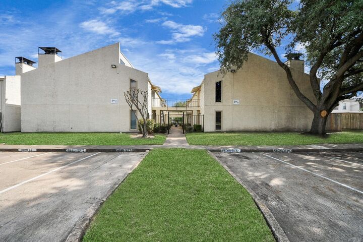 Property Photo: 10075 Westpark Drive 42 TX 77042