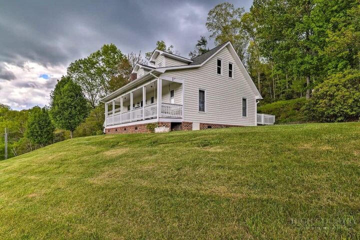 Property Photo:  1430 Cranberry Springs Road  NC 28626 
