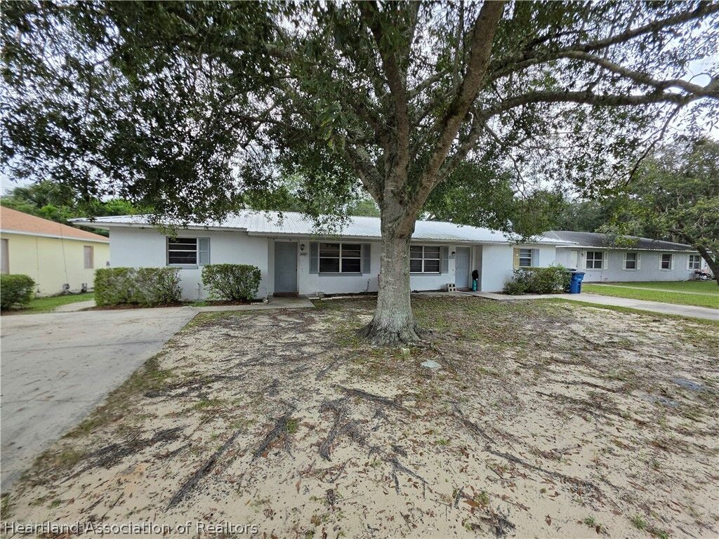 Property Photo:  2103 Wightman Avenue  FL 33870 