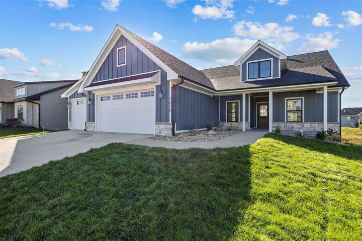 Property Photo:  105 S Strub St  IA 52317 