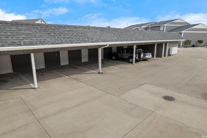 Property Photo: 1725 Colonial Drive 6 And 7 IN 46975