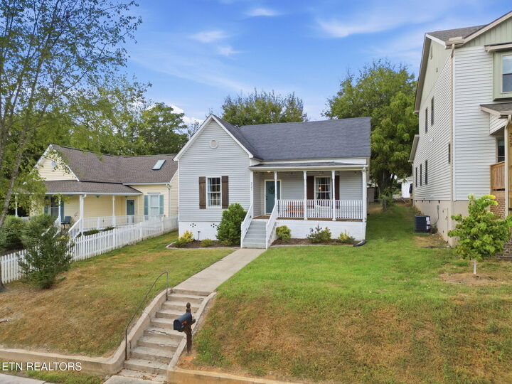 Property Photo:  221 E Oldham Ave  TN 37917 