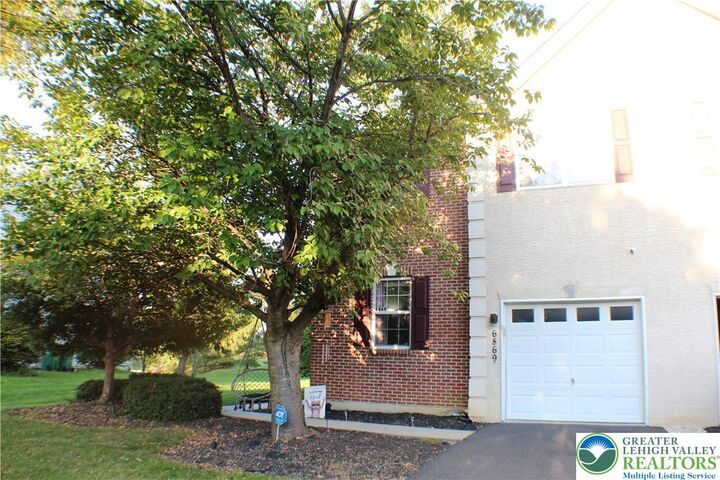 Property Photo: 6869 Hunt Drive PA 18062