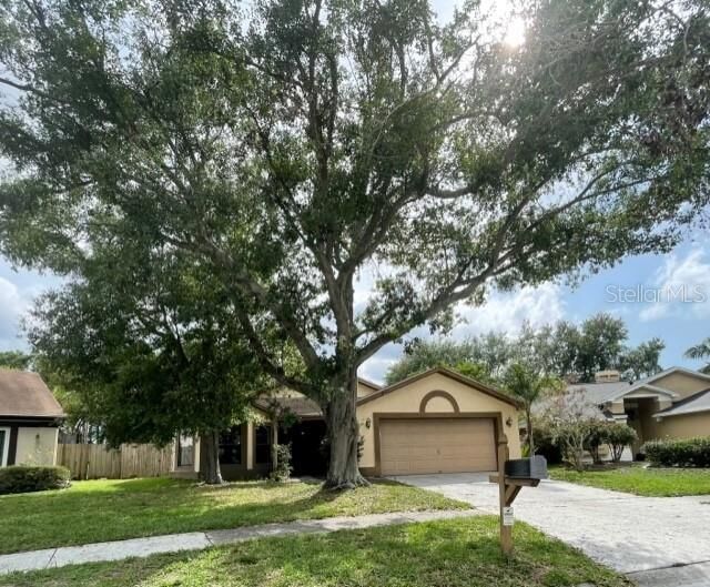 Property Photo:  1520 Attleboro Lane  FL 33511 