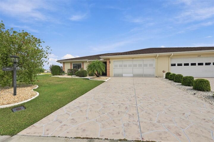 Property Photo:  1611 Woodmar Drive  FL 33573 