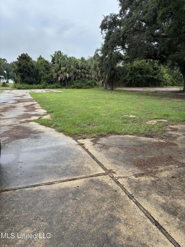 Property Photo:  631 16th Street  MS 39507 