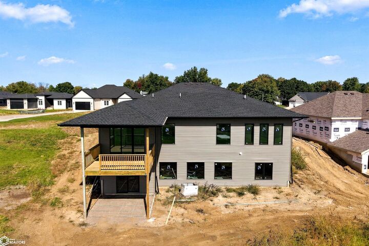 Property Photo: 806 Woodside Drive IA 50158