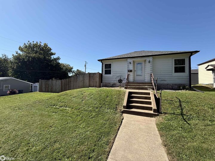 Property Photo:  329 N Plane Street  IA 52601 