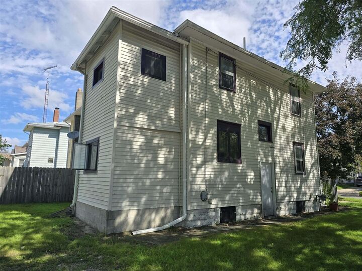 Property Photo: 400 Bates Street MI 49202-3608