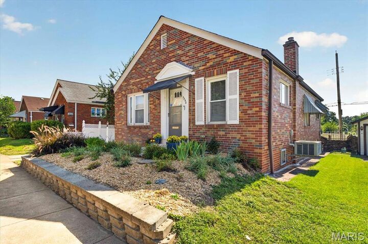Property Photo: 5348 Sunshine Drive MO 63109