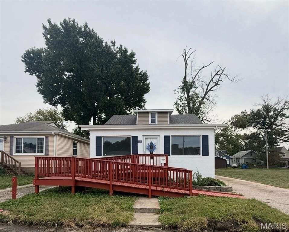 Property Photo:  2648 Madison Avenue  IL 62040 