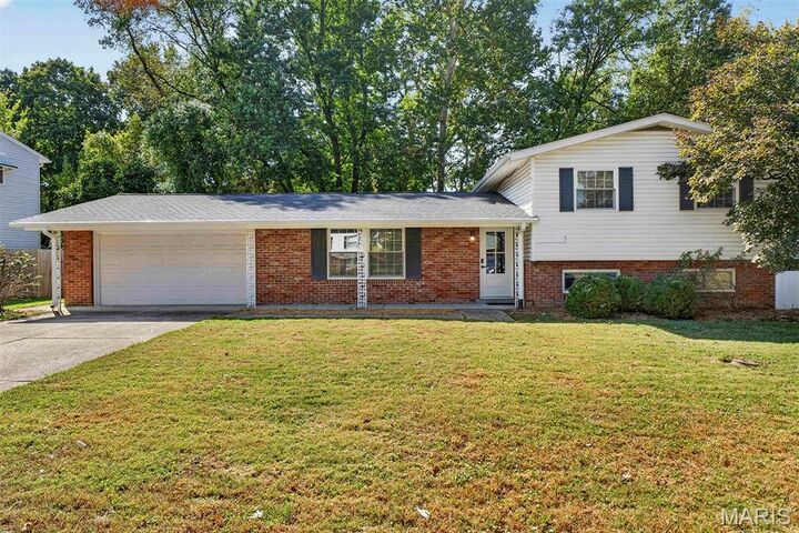 Property Photo:  12464 Sparrowwood Drive  MO 63146 