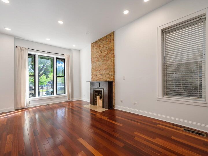 Property Photo: 1408 N Bell Avenue IL 60622