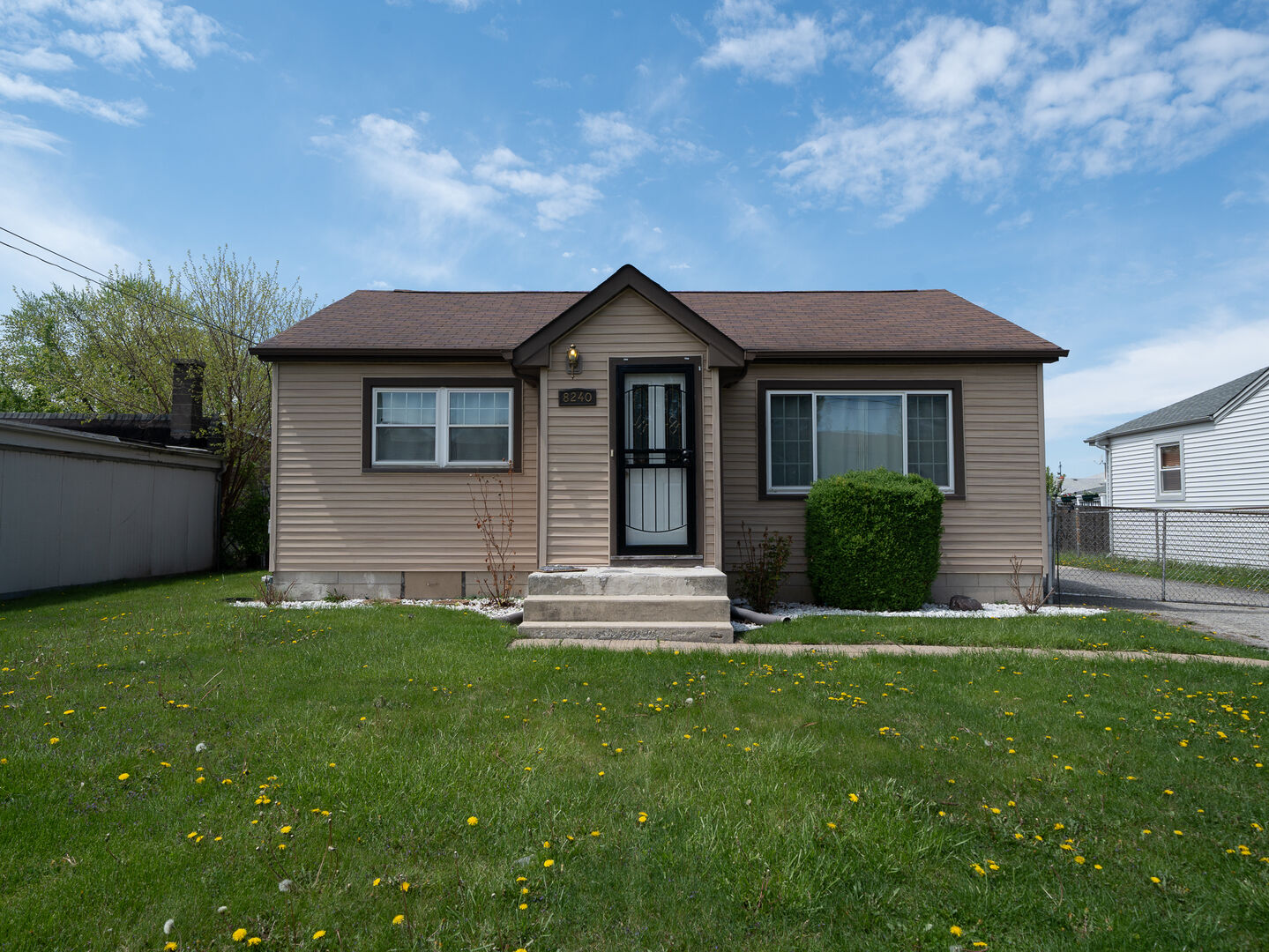 Property Photo: 8240 S Octavia Avenue IL 60455