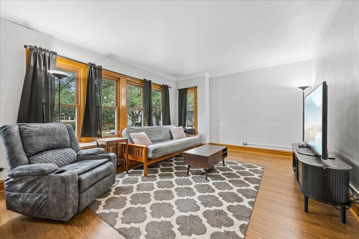 Property Photo: 5325 N Linder Avenue IL 60630
