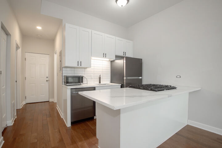 Property Photo: 3505 N Sheffield Avenue 2R IL 60657