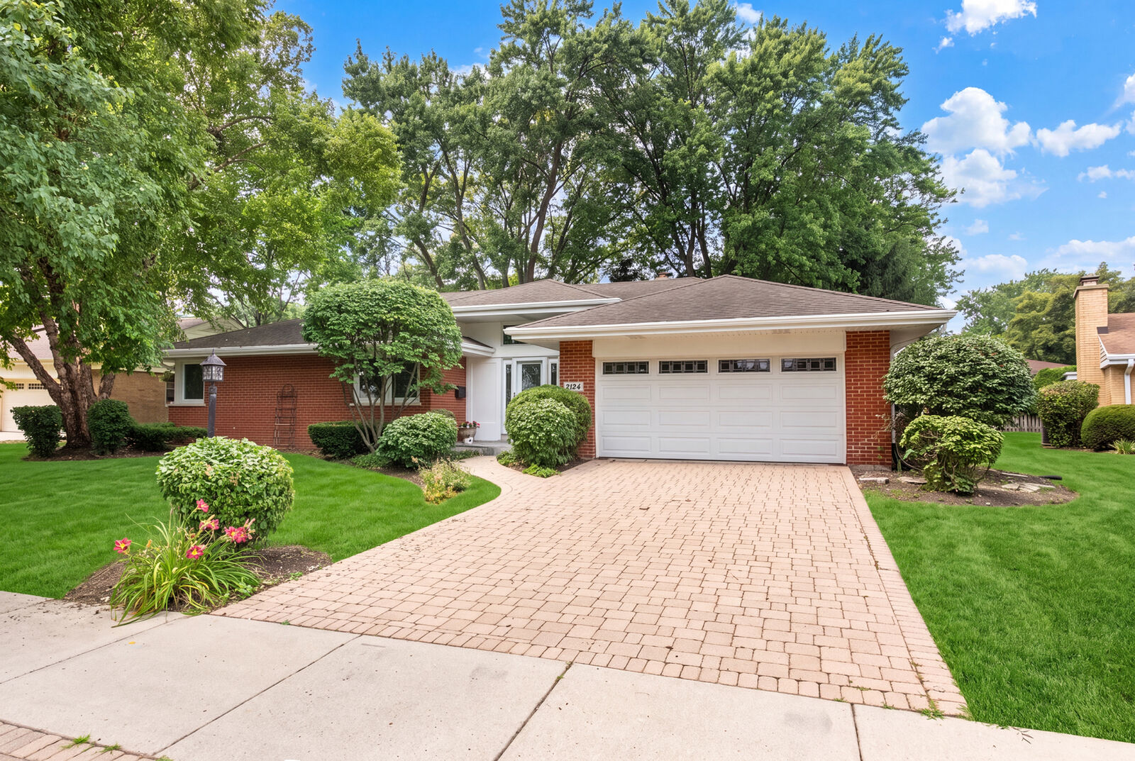 Property Photo:  924 Brookline Lane  IL 60068 