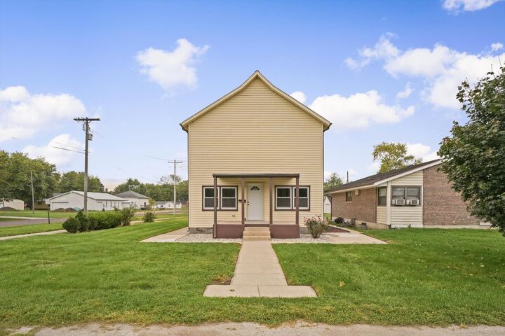 Property Photo: 523 W 9th Street IL 60936