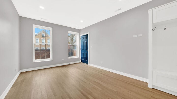 Property Photo: 2704 W 24th Place 1 IL 60608