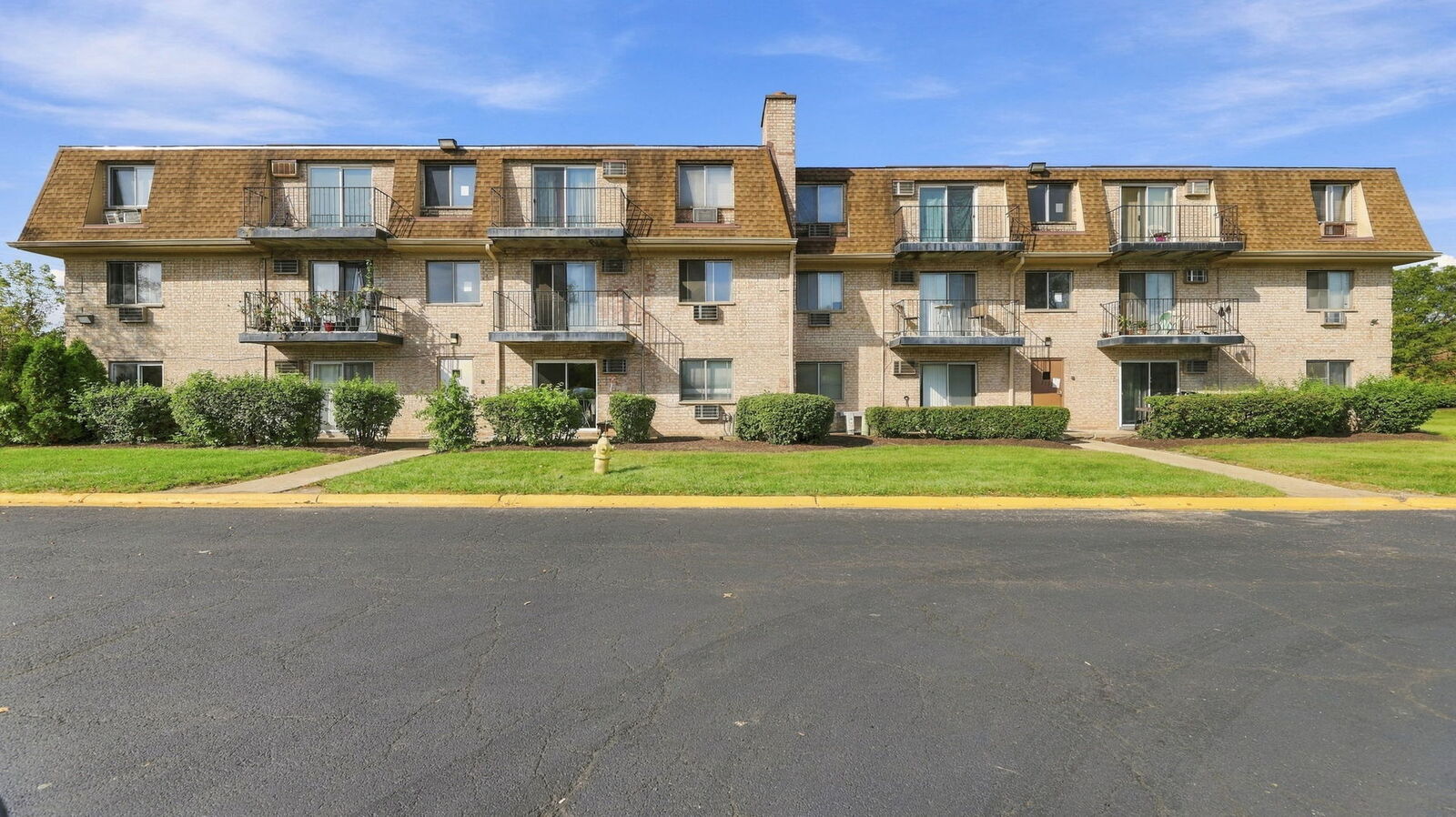 Property Photo:  281 Shorewood Drive 1D  IL 60139 
