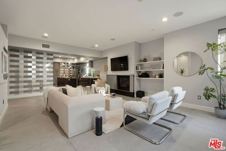 Property Photo:  1250 N Harper Avenue 302  CA 90046 