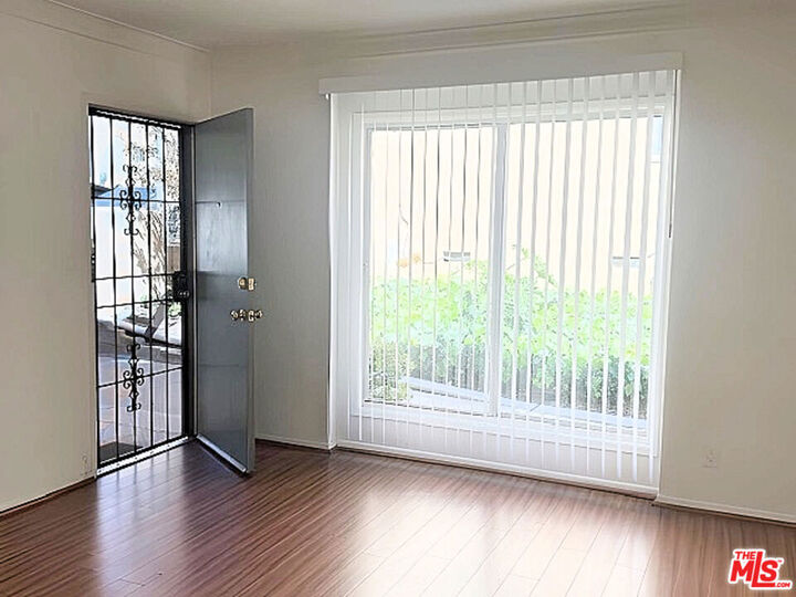 Property Photo:  4919 Beverly Boulevard 1  CA 90004 