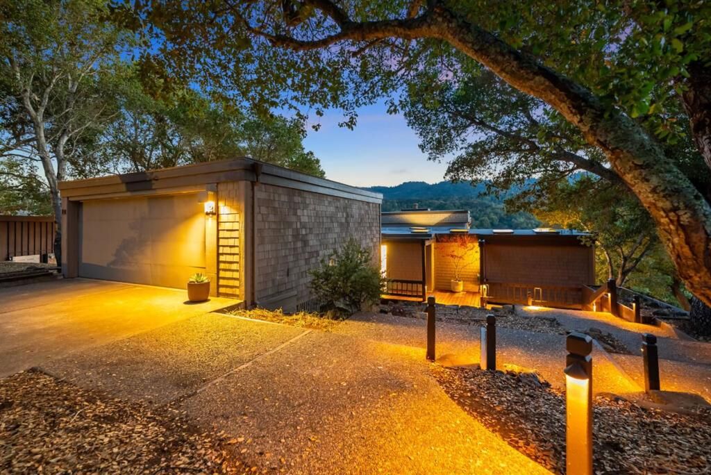 Property Photo:  12 Hawkview Street  CA 94028 