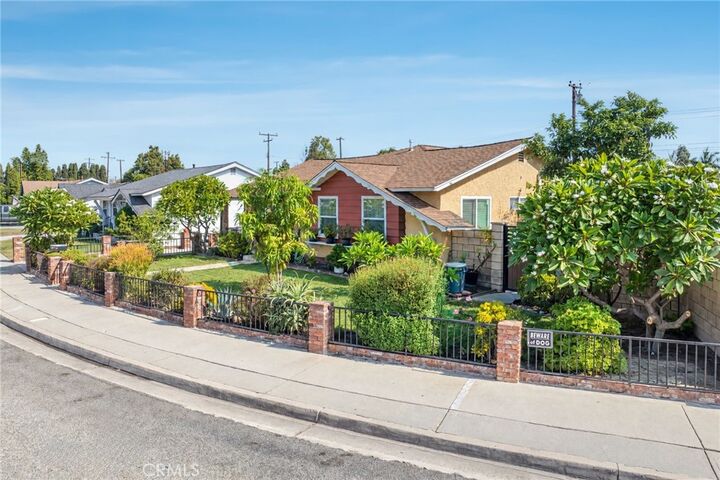 Property Photo: 11531 Massinger CA 90715