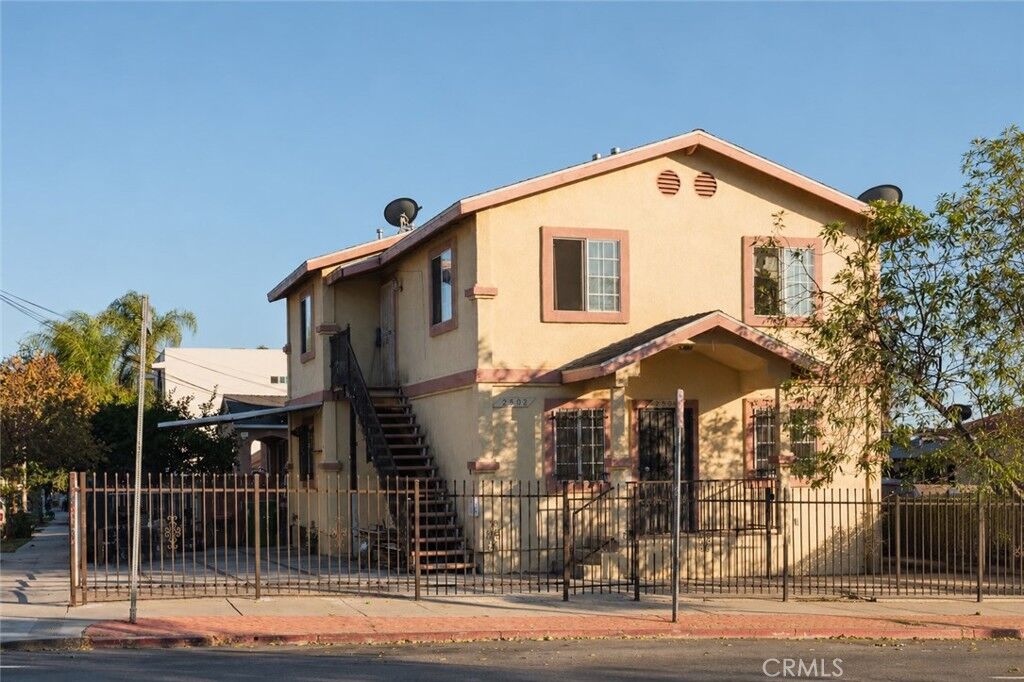 Property Photo:  2500 Fairmount  CA 90033 