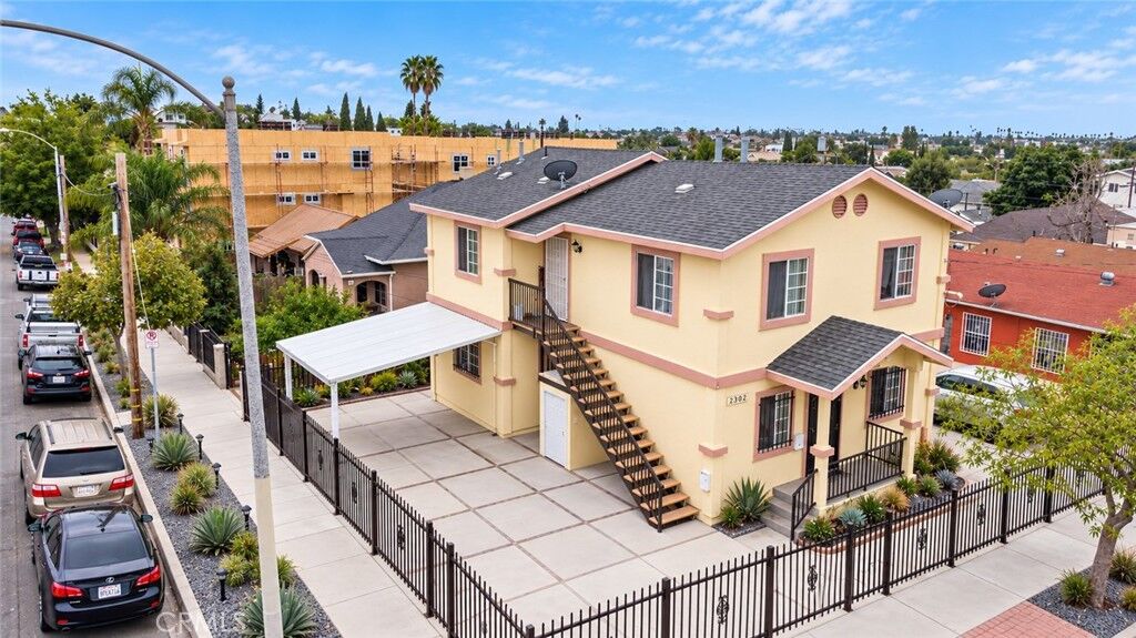 Property Photo:  2500 Fairmount  CA 90033 