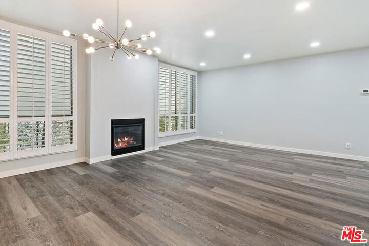 Property Photo:  927 N Kings Road 107  CA 90069 