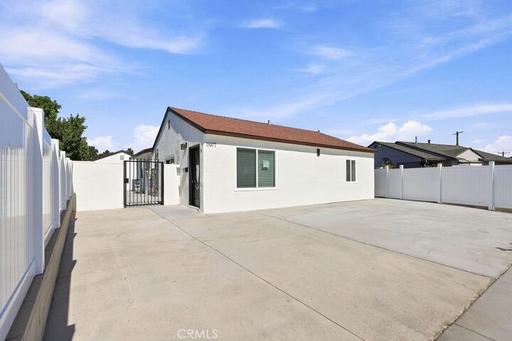 Property Photo:  11917 Burton Street 1  CA 91605 