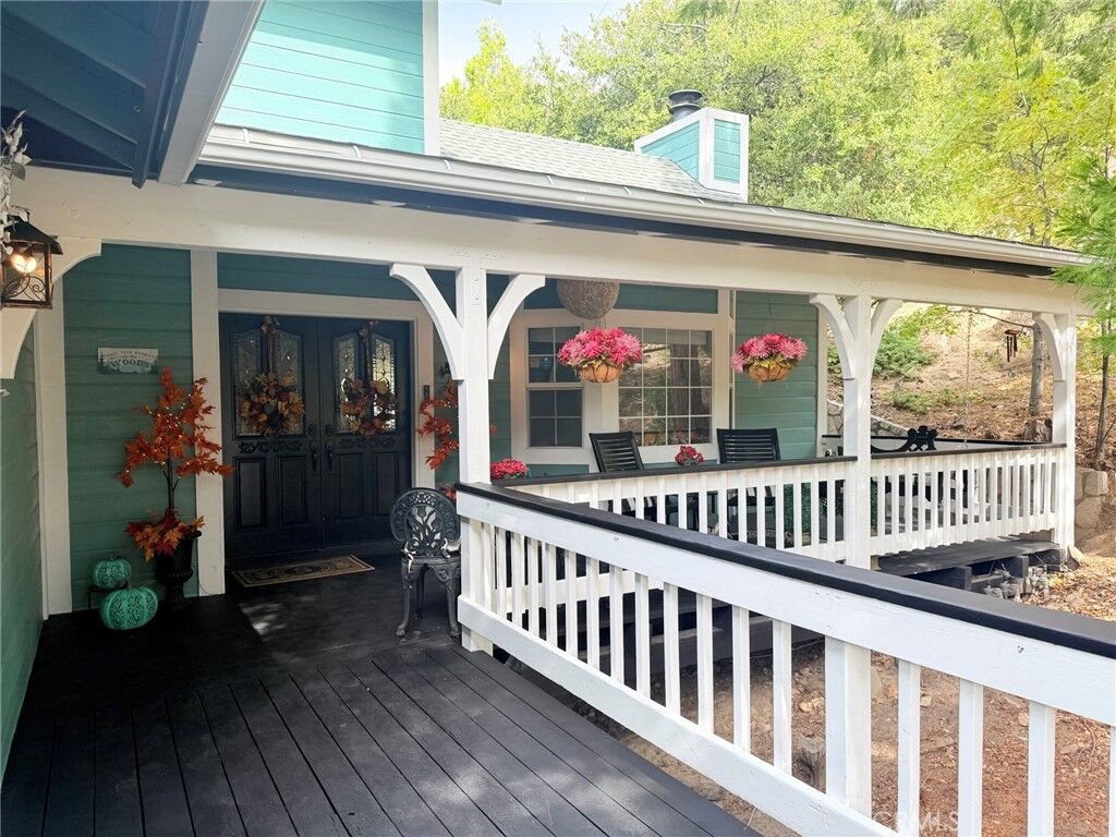 Property Photo: 934 Teakwood CA 92352